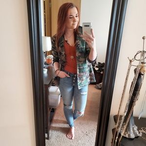 Meet your Posher, Olivia